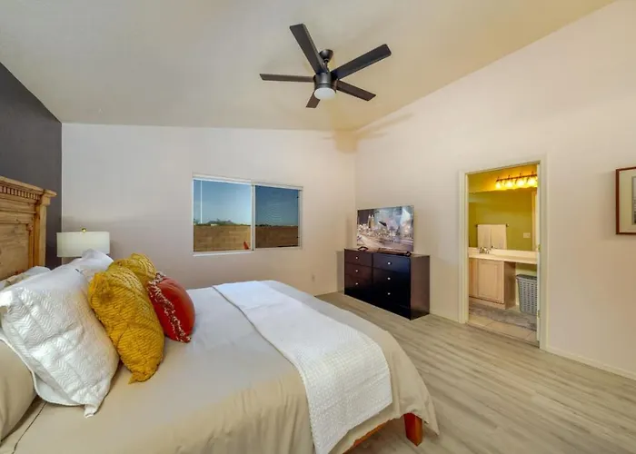 Silverbell, 3 Bedroom And 2 Ba, Garage, Fenced, Quiet Holiday home Tucson