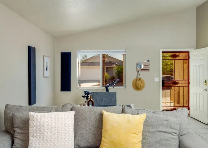Silverbell, 3 Bedroom And 2 Ba, Garage, Fenced, Quiet Holiday home Tucson